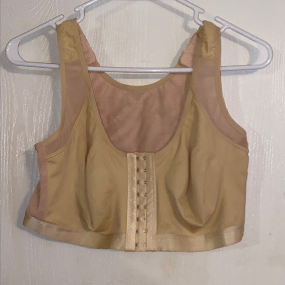 Mesh adjustable compression sports bra